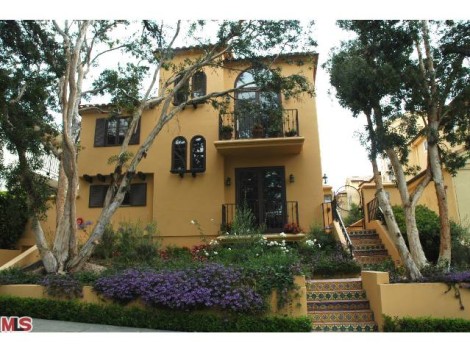 Sophisticated Town Home – SOLD