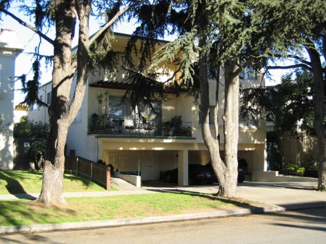 Great North of Wilshire Condo – SOLD